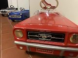 Technické muzeum Liberec hostilo výstavu Od šlapacího autíčka k formuli. Vpředu je model Fordu Mustang.