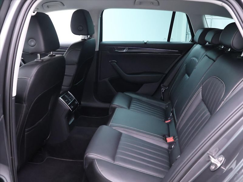 Škoda Superb 2,0 TDI 147kW L&K LED DSG CZ - fotka 13 z 36