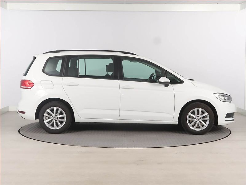 Volkswagen Touran (2019) Comfortline 1.6 TDI, Automat - fotka 6 z 18