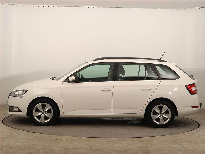 Škoda Fabia (2022) Ambition 1.0 TSI, Serv.kniha - fotka 3 z 14