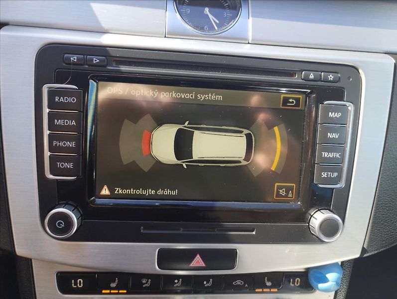 Volkswagen Passat 2,0 TDi 103KW DSG - fotka 12 z 17