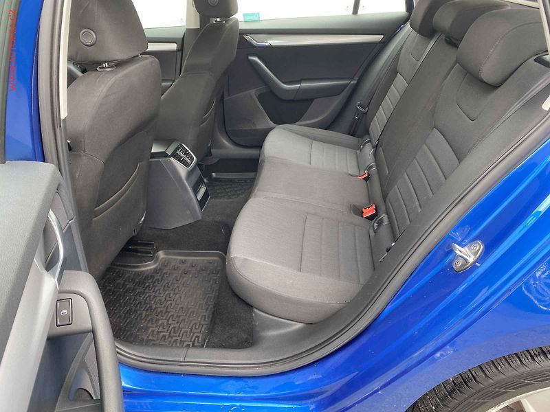 Škoda Octavia (2013) 1.6 TDi, ČR, Elegance, bixen - fotka 10 z 17