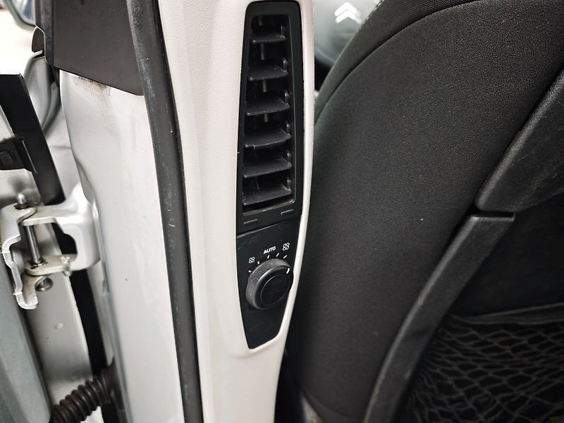 Citroën Grand C4 Picasso (2009) 1,6 TDI 80 KW 7Míst - fotka 17 z 32