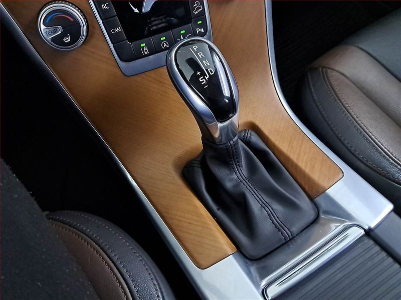 Volvo XC60 (2015) D4, 4X4, Automat, ČR,1.maj - fotka 13 z 19