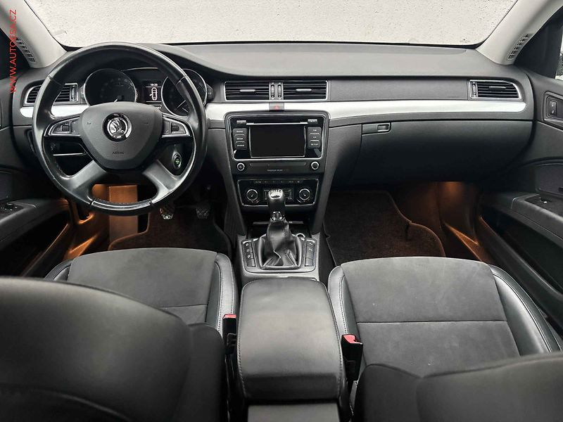 Škoda Superb (2014) 2.0 TDi, ČR, Elegance - fotka 8 z 19
