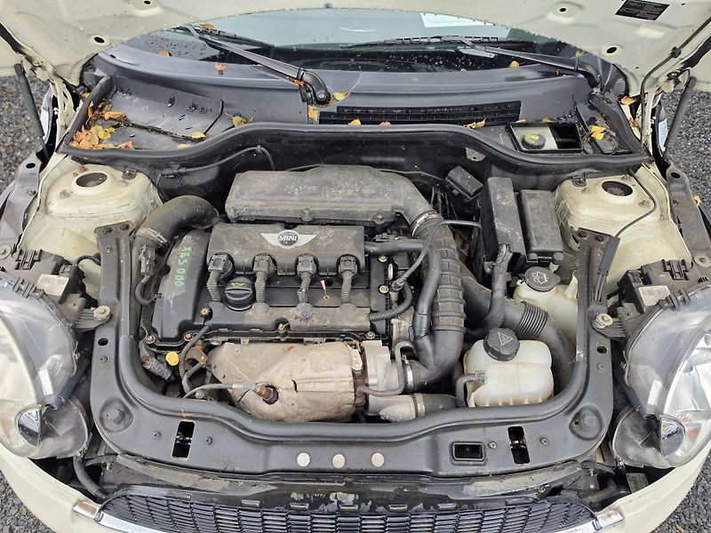 Mini Cooper S 1.6 128Kw Xenon Harman - fotka 17 z 19