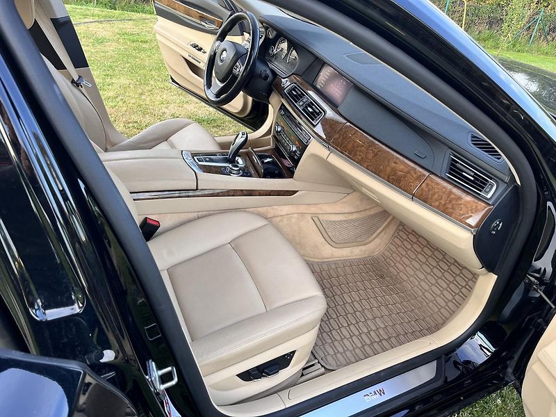 BMW Řada 7 740 LI,LONG,240KW,MINISTERSTVO - fotka 21 z 49