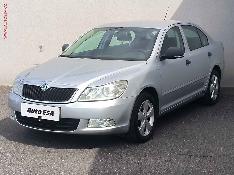 Škoda Octavia (2013) 1.6.TDI, ČR, AC, park.asist - fotka 3 z 15