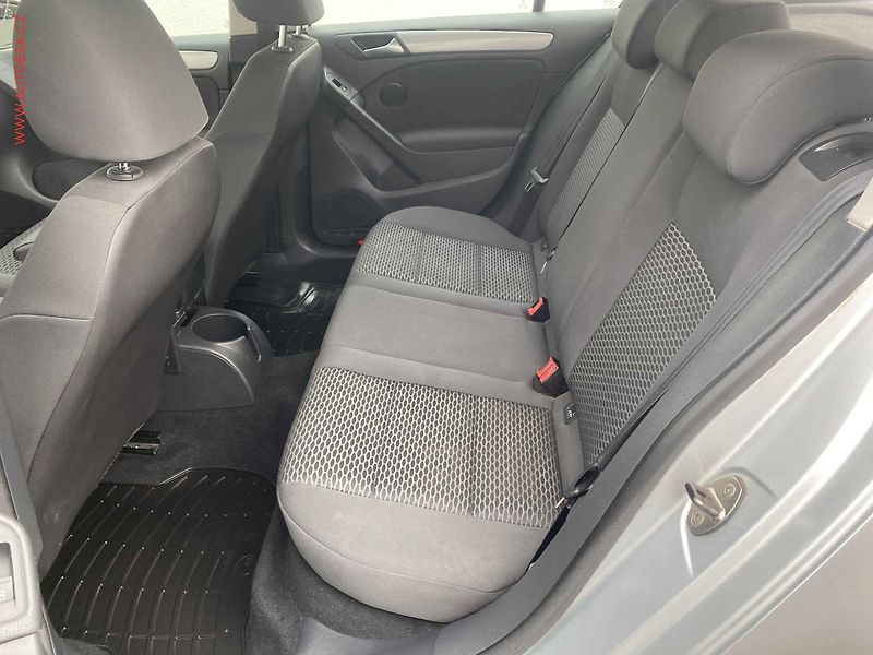 Volkswagen Golf (2011) 1.2TSi, ČR, AC - fotka 10 z 17