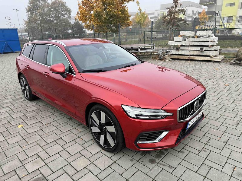 Volvo V60 (2024) VOLVO V60 T6 PHEV - fotka 7 z 23