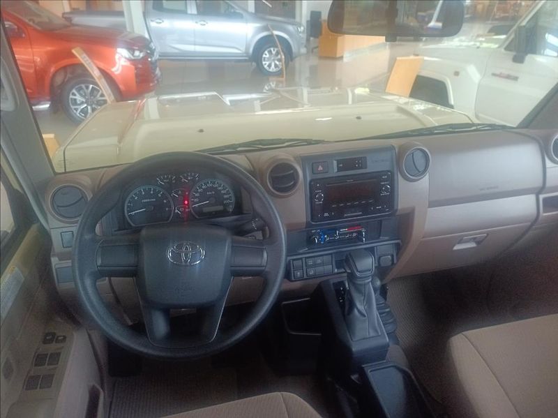 Toyota Land Cruiser V6 5MT LX MY24  GRJ79 DC 4,0 - fotka 10 z 28