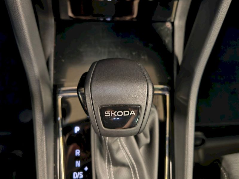 Škoda Karoq (2025) 1.5 TSI 110 kW DSG Sportline - fotka 19 z 32