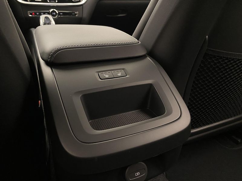 Volvo V60 (2026) B4 AUT DARK PLUS - fotka 65 z 66