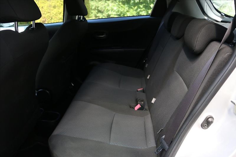Toyota Yaris 1,5 Hybrid, Automat - fotka 32 z 40
