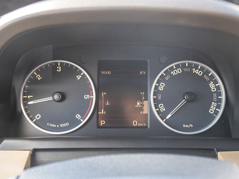 Land Rover Discovery (2012) 12/12 ČR 3.0D 188KW–1 MAJITEL - fotka 23 z 55