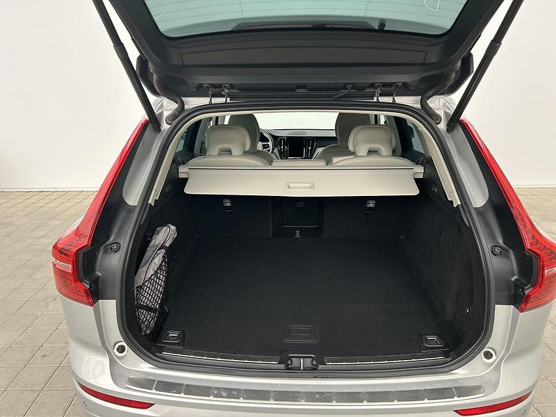 Volvo XC60 2.0 B5 4x4 INSCRIPTION - fotka 23 z 26