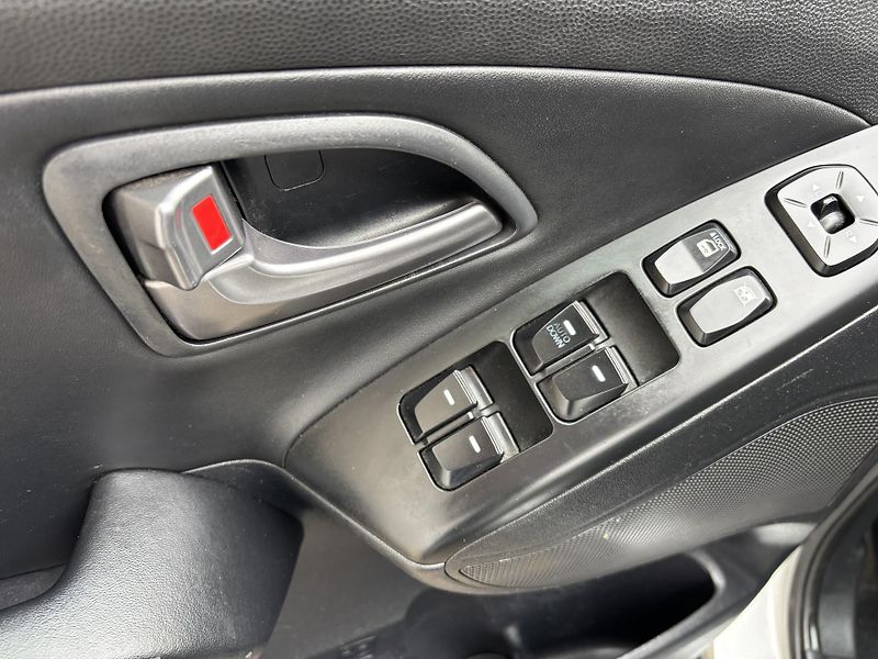 Hyundai ix35 (2015) 2.0GDI, 122kW, ČR - fotka 14 z 16