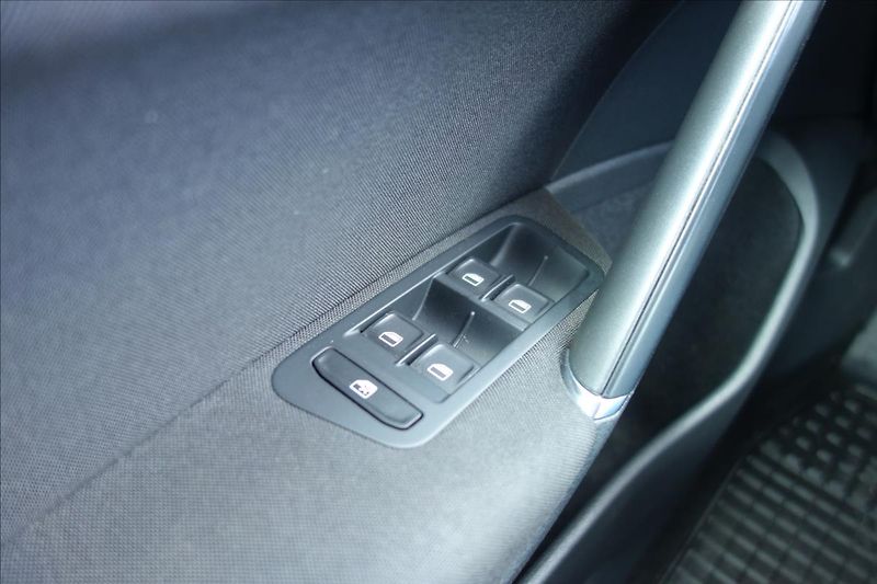 Volkswagen Golf 1,4 TSi,ČR,1 MAJ.,COMFORTLINE. - fotka 26 z 32