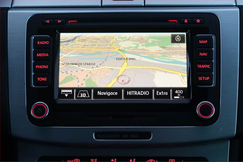 Volkswagen Passat CC (2009) Highline 2.0 TDI, Automat - fotka 13 z 20