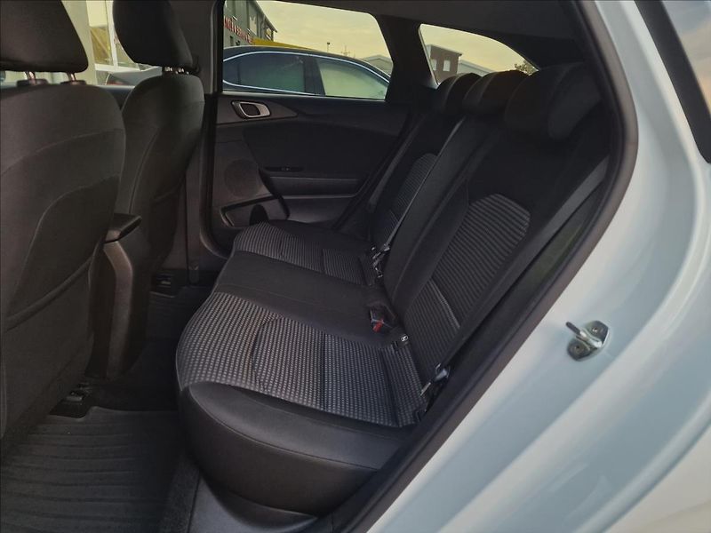 Kia Ceed 1.6CRDi 100kW Fresh SW,1.Maj. - fotka 17 z 47