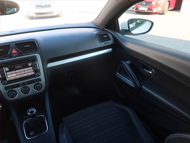 Volkswagen Scirocco (2009) Sport 1.4 TSI, Xenony - fotka 8 z 17