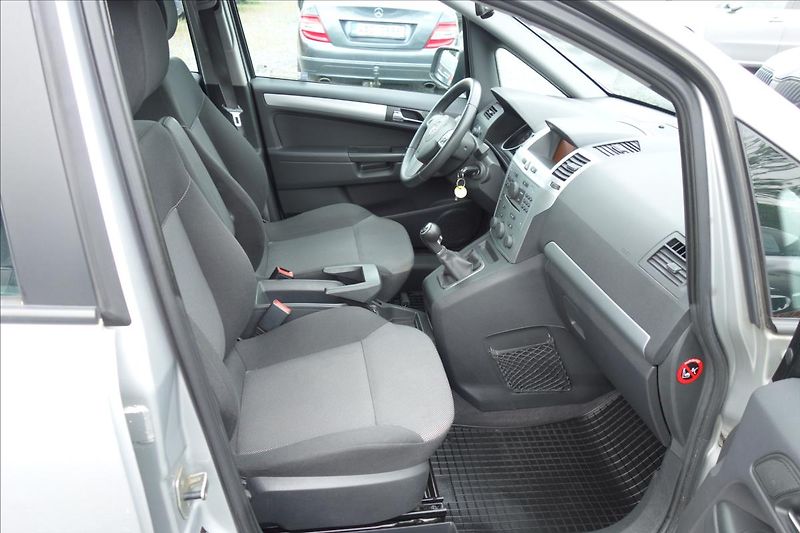 Opel Zafira 1,8 i 103KW,ČR,1 MAJ.,7 MÍST. - fotka 10 z 37