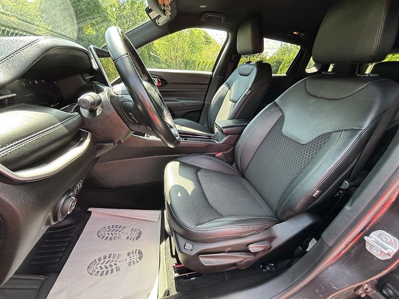 Jeep Compass (2022)  1.3 T-GDI Servis Knih 80th ČR - fotka 20 z 42