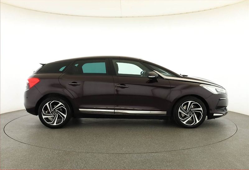 Citroën DS5 (2015) 2.0 BlueHDI, Automat, ČR,1.maj - fotka 6 z 21