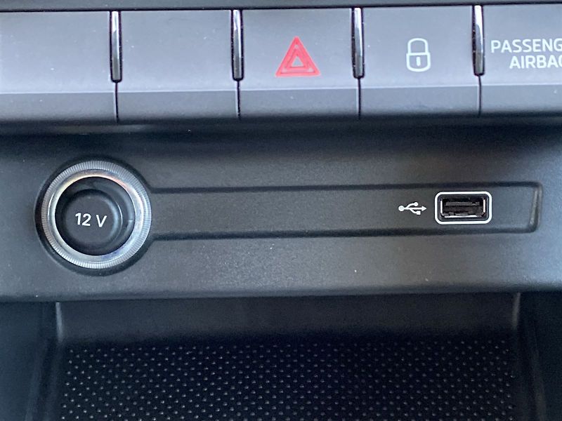 Škoda Karoq (2020) 1.0 TSI Active + - fotka 21 z 28