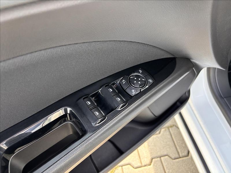 Ford Mondeo 2,0 TDCi 110kW Titanium - fotka 15 z 25