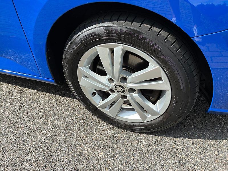 Škoda Fabia 1.0 TSi 81 kW STYLE-LED-KAMERA - fotka 27 z 29