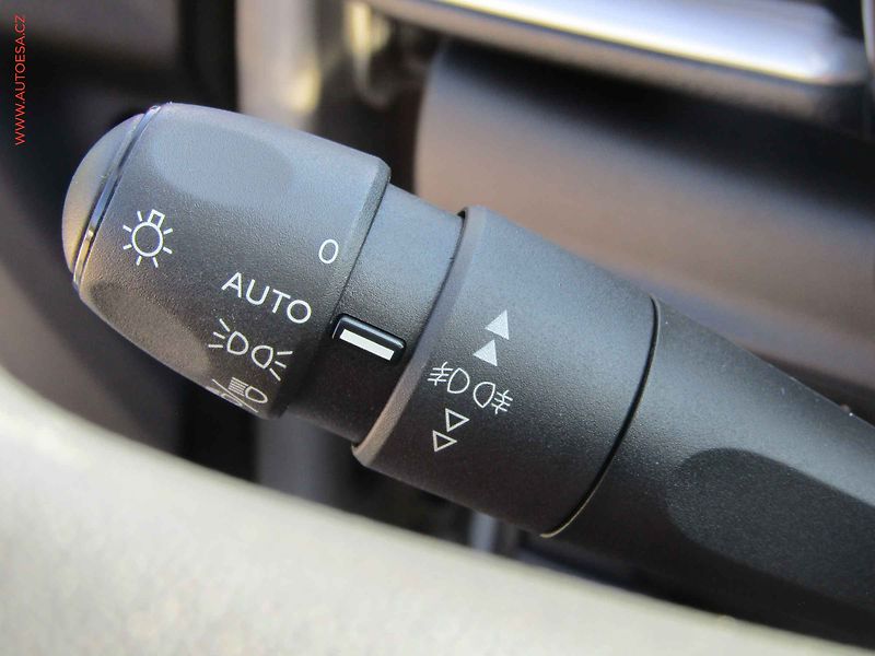 Citroën C3 (2019) 1.2 PT, 2.maj,ČR, Feel, STK7 - fotka 12 z 20