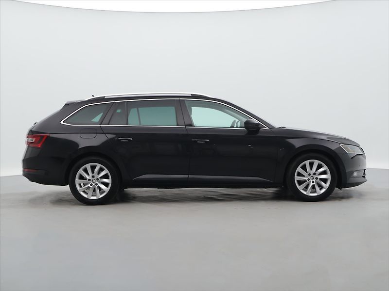 Škoda Superb 1.6 TDI Style+ Navi Tažné - fotka 8 z 28