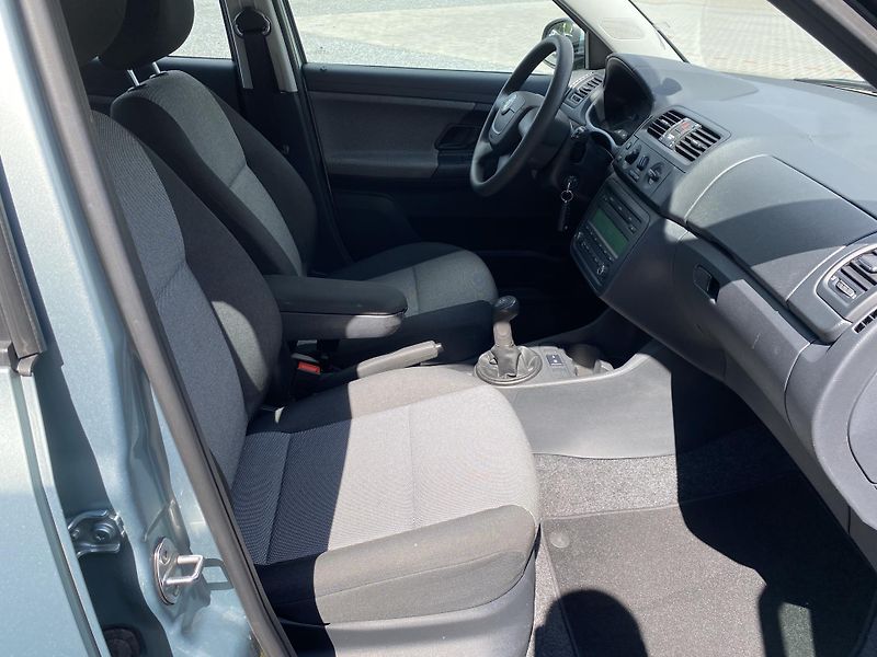 Škoda Fabia 1.4i 63kW-KLIMATIZACE-46 000KM - fotka 31 z 34