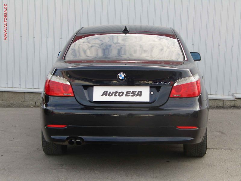 BMW Řada 5 (2008) 3.0 525i, AT, bixen, kůže - fotka 5 z 19