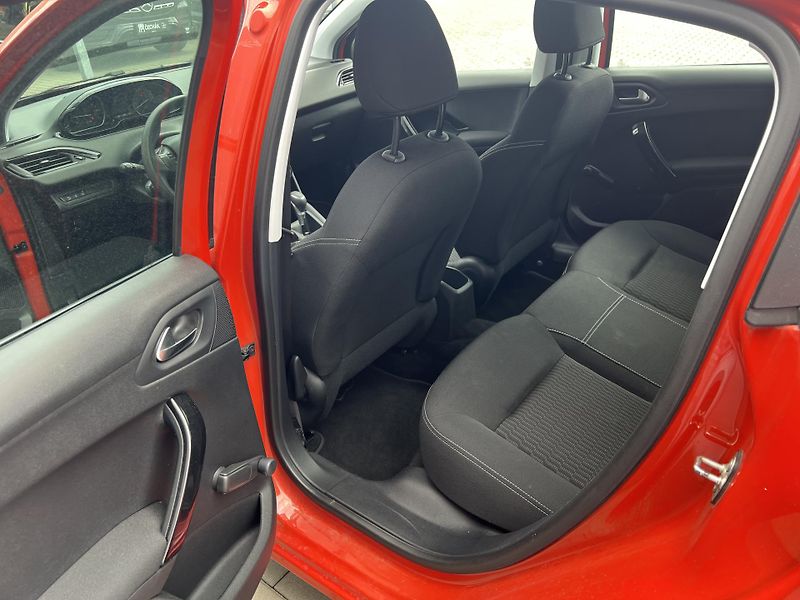 Peugeot 208 1.2*Servis*Tempomat*DPH* - fotka 26 z 37