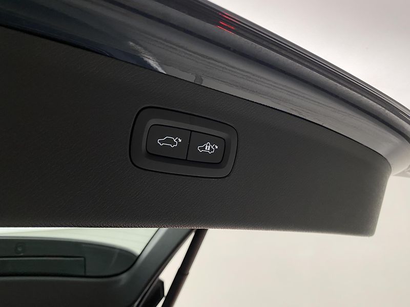 Volvo XC90 B5 AWD INSCRIPTION REZERVACE - fotka 33 z 46