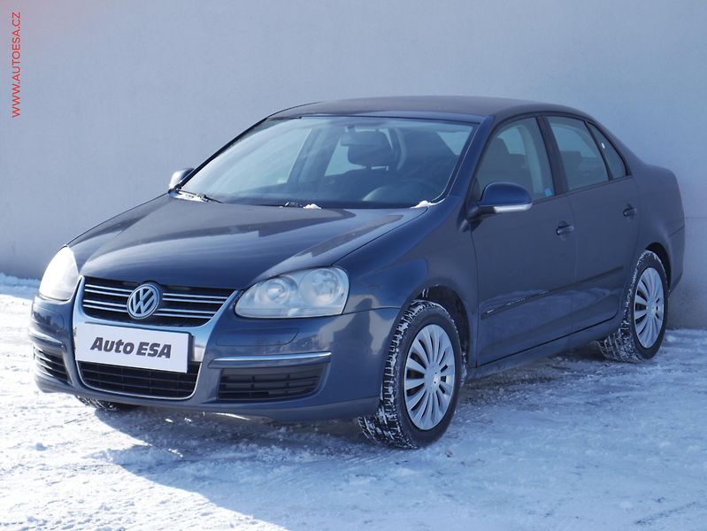Volkswagen Jetta (2007) 1.6i, ČR, autoAC - fotka 3 z 16