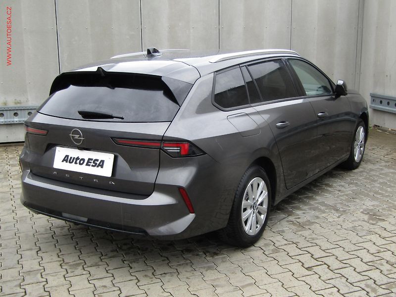 Opel Astra (2023) 1.5 CDTi, Elegance - fotka 4 z 22
