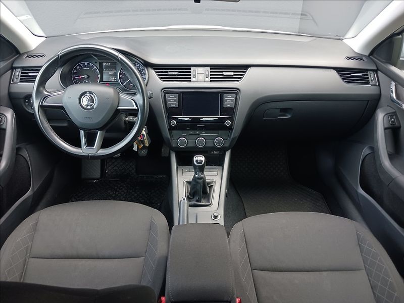 Škoda Octavia 1,6 TDI 85Kw plný servis - fotka 13 z 19