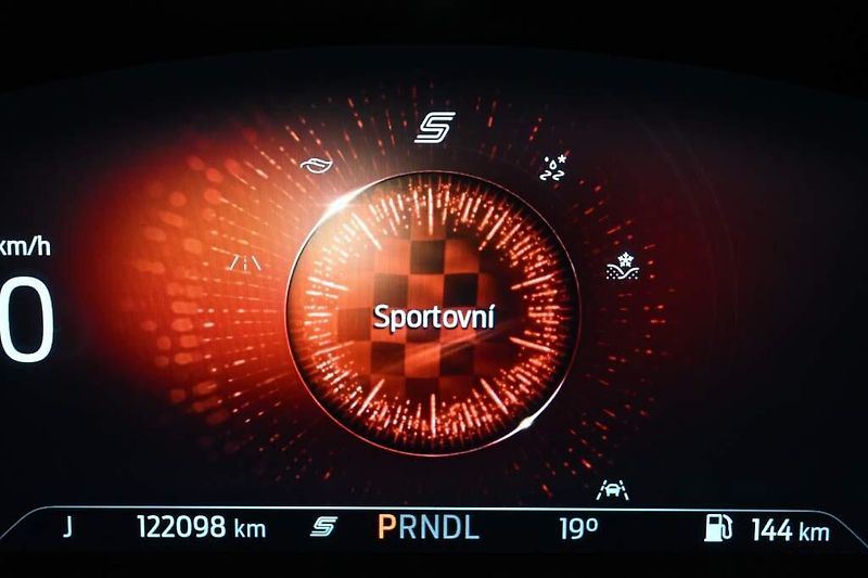 Ford Kuga (2022) 2.0 VIGNALE 4x4 140 KW LED ACC - fotka 28 z 46