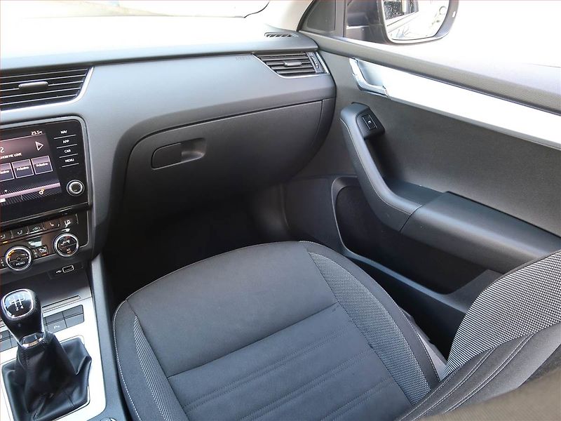 Škoda Octavia (2019) 1.6 TDI, Serv.kniha, Navi - fotka 8 z 17