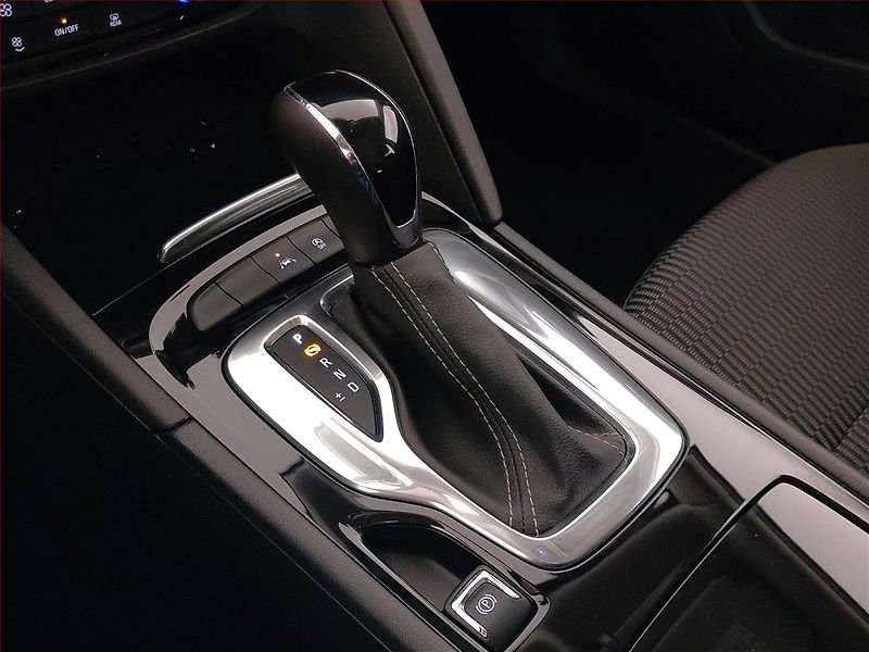 Opel Insignia (2018) 1.5 Turbo, Automat, Serv.kniha - fotka 17 z 23