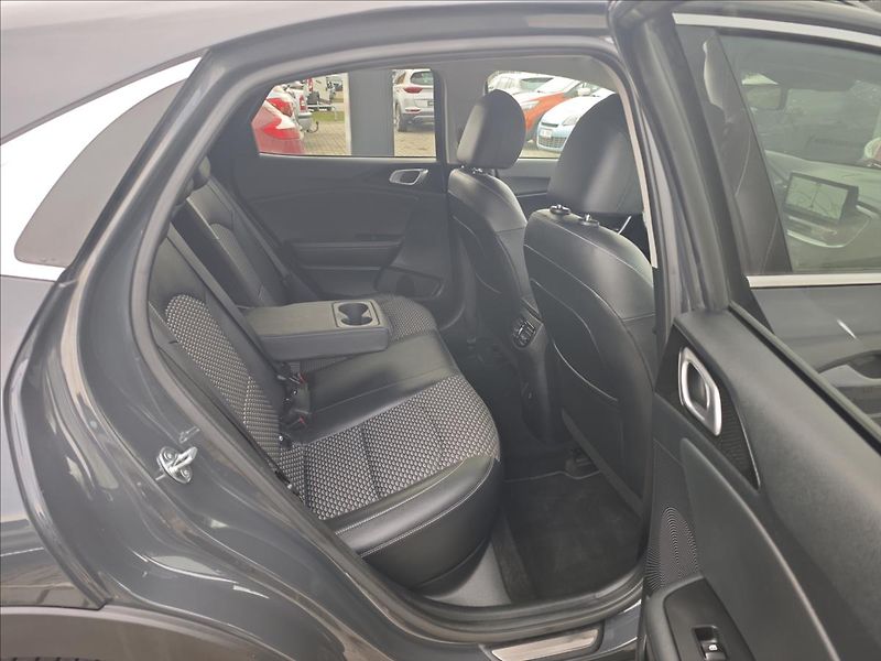 Kia XCeed 1,5 T-GDI 7DCT automat  TOP - fotka 13 z 21