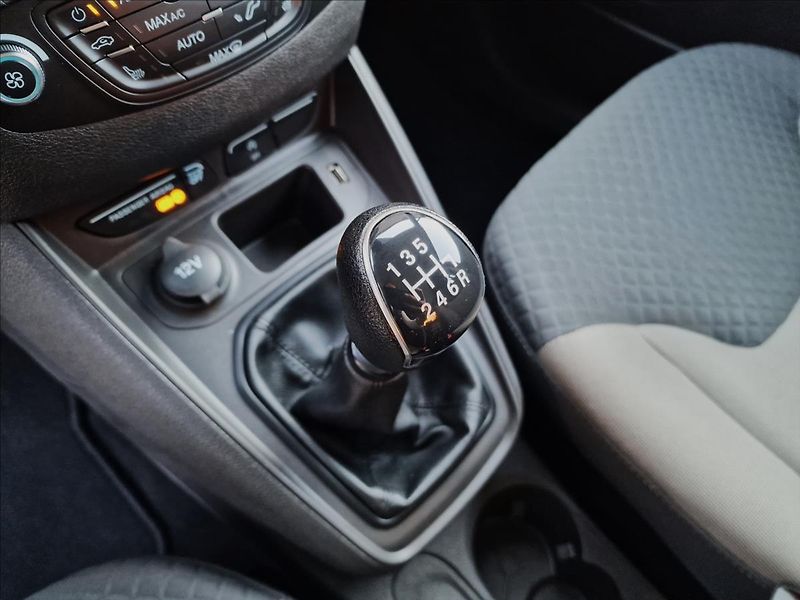Ford Tourneo Courier 1.5TDCi 74kW Trend,ČR,1.Maj. - fotka 32 z 50