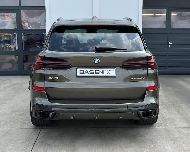BMW X5 xDrive40d M-Sport - fotka 5 z 33
