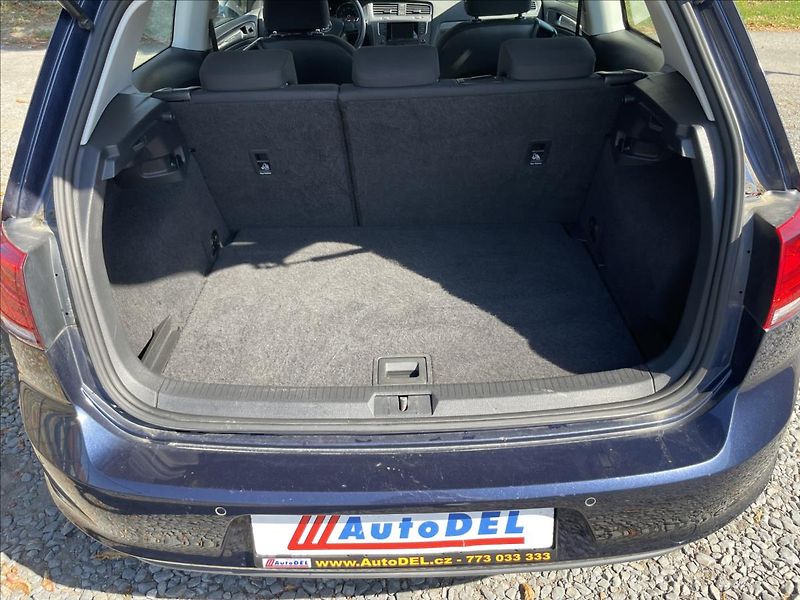 Volkswagen Golf 1,2 TSi  P+Z Senzory,Klimatiza - fotka 31 z 43
