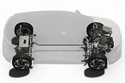 Dostupný vůz s hybridní technologií - Baterie obvykle trošku omezuje velikost zavazadelníku.