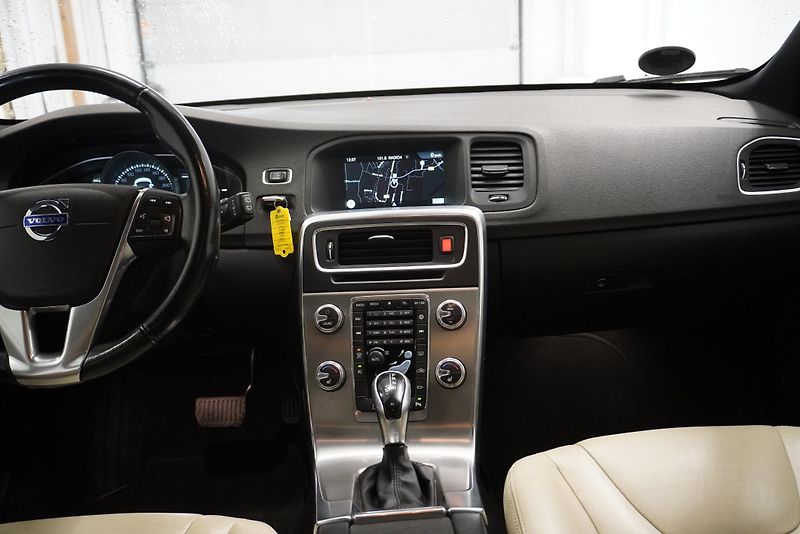 Volvo V60 D4 AUTOMAT - fotka 21 z 29