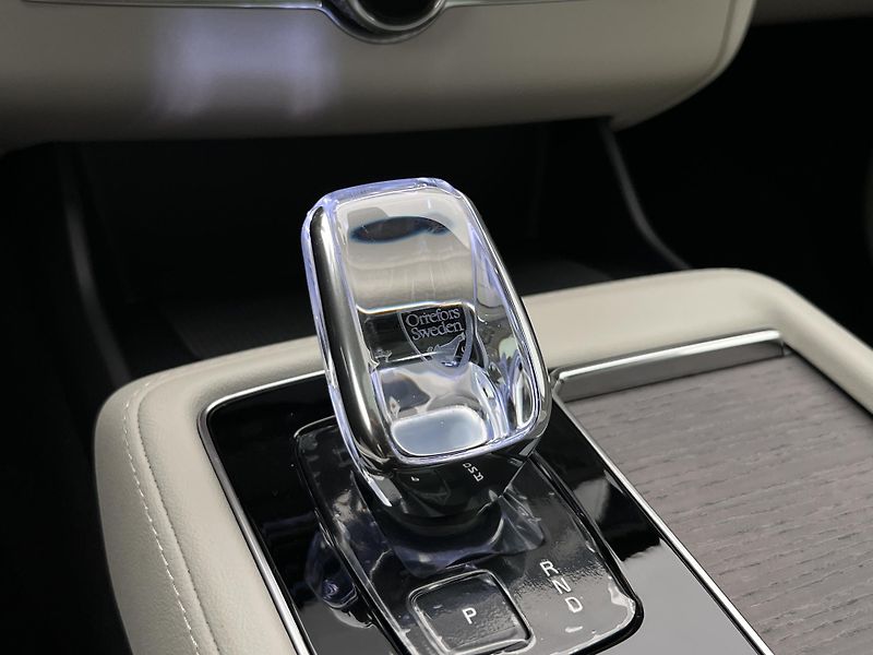 Volvo XC90 (2026) T8 AWD RECHARGE ULTRA DARK - fotka 33 z 46